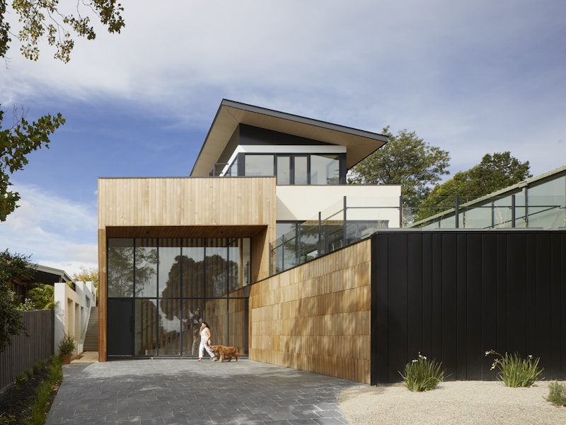 Modern Lake House — Waterfront Living